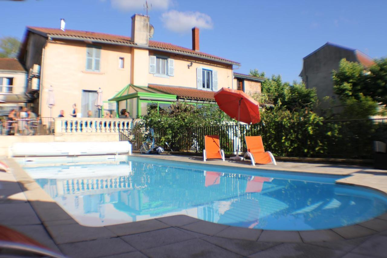 Logis Hotel Restaurant & Pizzeria Vuillot Cuiseaux Exterior foto