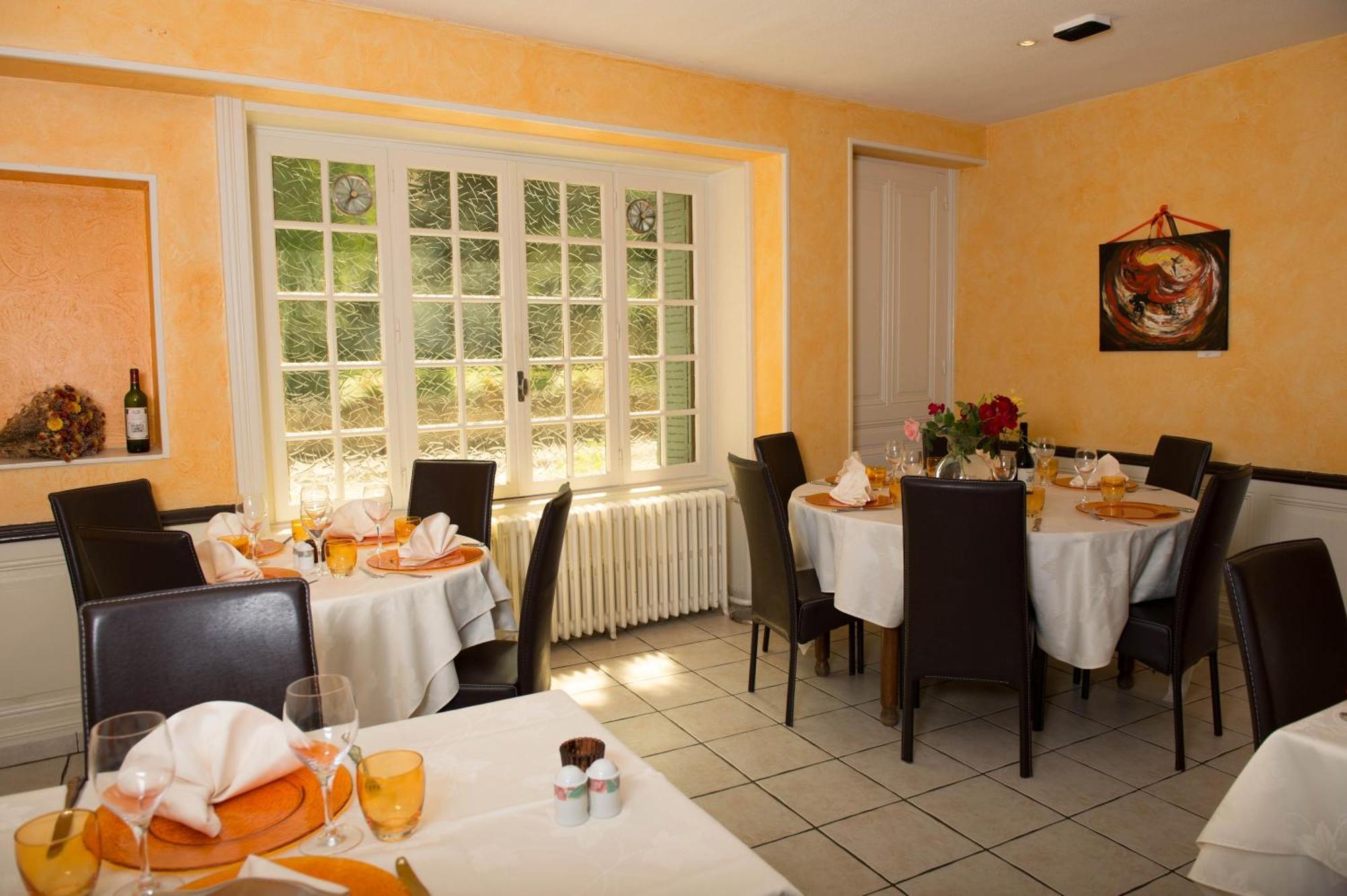 Logis Hotel Restaurant & Pizzeria Vuillot Cuiseaux Exterior foto